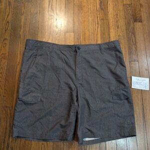 Magellan Outdoors Mens Gray Performance Cargo Shorts Water Repel Wicking Size 44